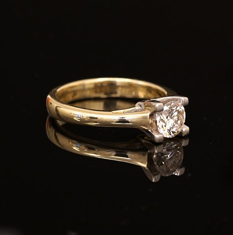 Diamantring med brillantsleben diamant på ca. 
0,65ct. Ring 14kt guld. Ringstr. 54