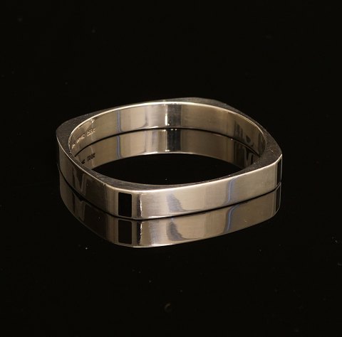 Hans Hansen: Kräftiger Armring, Sterlingsilver. 
#256E