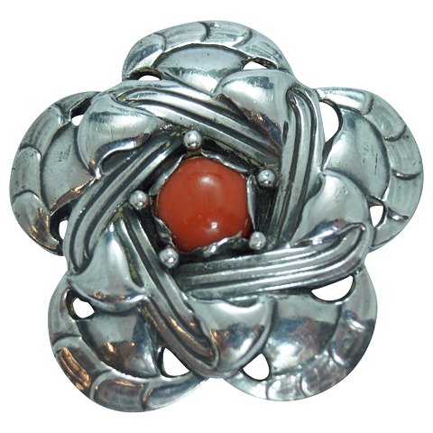 Georg Jensen; Skønvirke broche af sølv med koral #12, GJ 1904 - 1908