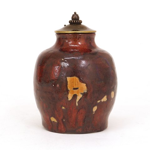 Patrick Nordström für Royal Copenhagen: Vase aus 
Steingut. Signiert 07.06.1918. H: 16,8cm