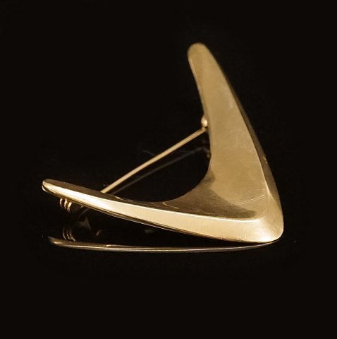 Herman Siersbøl: 14kt guld broche. Stemplet. Mål: 
4x4,8cm