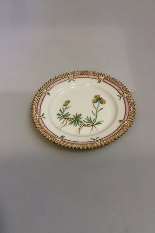 Royal Copenhagen Flora Danica Cake Plate No 20/3552