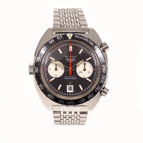 Heuer Autavia, stål. Ref 1163, kaldet "Derek Bell" 
efter den britiske racerkører. Leveres med 
original "beads-of-rice"-lænke. Ca. år 1970. D: 
42mm