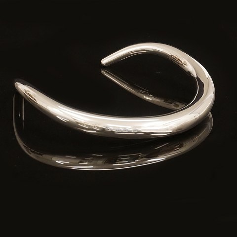 Anne Ammitzbøll for Georg Jensen: Halsring i 
sterlingsølv. Stemplet Georg Jensen. #A29. Indv B: 
12,5cm