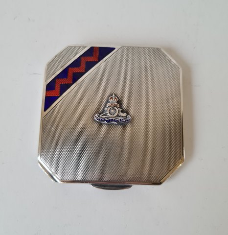 Powder box in sterling silver and enamel adorned with the Royal Regiment of Australian Artillery logo