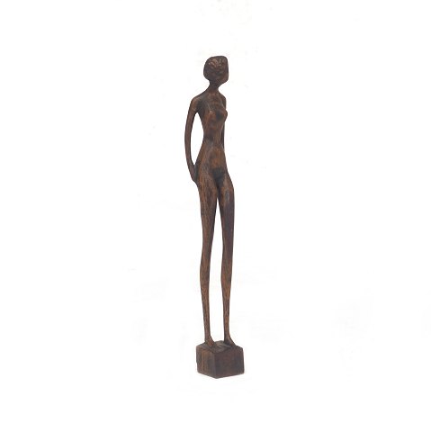 Kleine Holzfigur von Otto Pedersen, Odense, 
1902-95. Signiert. H: 26cm