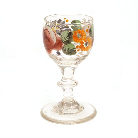 Rosendekoriertes glas. Hergestellt um 1860. H: 
8,8cm