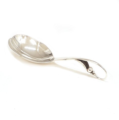 Georg Jensen ornamental serving spoon #21. L: 
16,5cm. W: 52gr