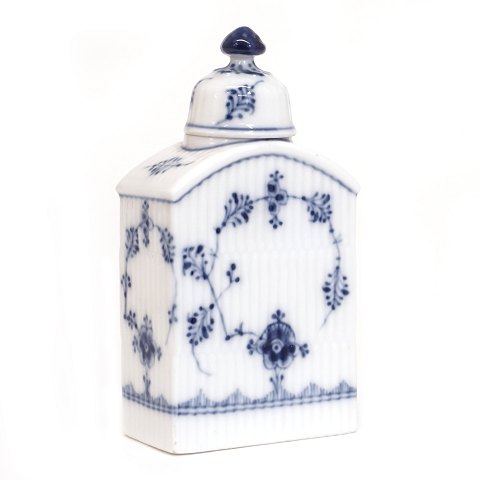 Royal Copenhagen blue fluted tea caddy #261. H. 
12,7cm