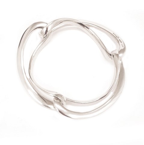 Georg Jensen sterlingsilver Infinity bracelet 452. 
Size inside: 6x6,5cm