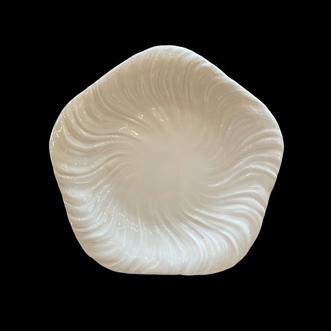 Royal Copenhagen, Arje Griegst; Hvid konkylie porcelæn, kagetallerken #14176