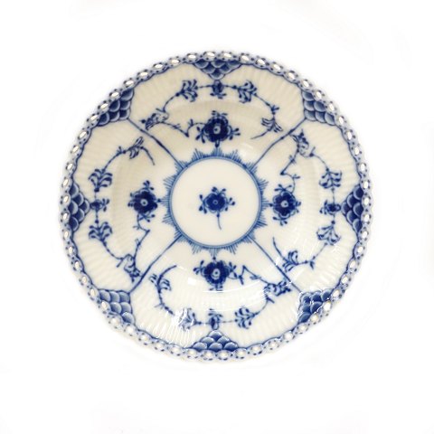 Satz von sechs kleinen tiefen Royal Copenhagen 
Zwiebelmusster Vollspitze Schalen 1081. 1. 
Qualität. D: 15cm