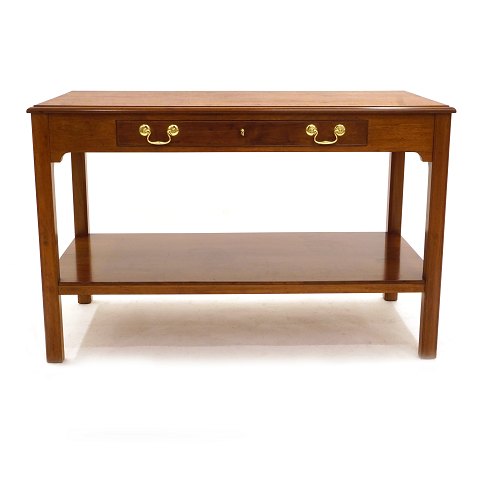 Kaare Klint Sideboard aus Cubamahagoni hergestellt 
bei Rud. Rasmussen, Kopenhagen. H: 74cm. Platte: 
58x114cm