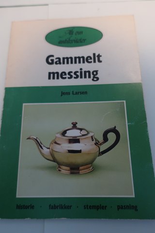 Gammelt messing (Altes Messing) - Historie - Fabrikker - Stempler  - pasning
Af Jens Larsen
Udgivet af Sesam Forlag
Del af serie fra forlaget
1978
Sideantal: 63
In gutem Stande