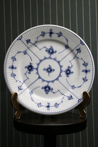 Gammel Royal Copenhagen Musselmalet Riflet middags tallerken i jernporcelæn. 
Dia.: 25cm. 1/328...