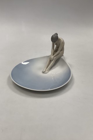 Bing and Grøndahl Girl on tray - Meditation No. 1532