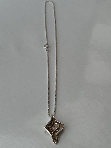 item no: 589744