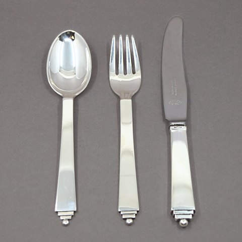 Georg Jensen; A pyramid children cutlery