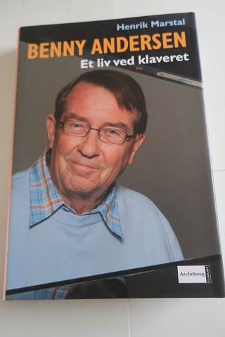 Benny Andersen
Et liv ved klaveret
Af Henrik Marstal
Forlag Aschehoug og Egmont
2004
Sideantal 273