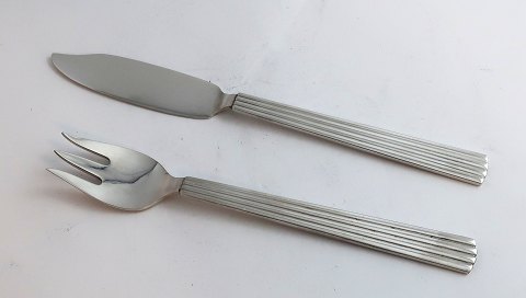 Georg Jensen. Bernadotte sølvbestik. Sterling (925). Fiskekniv & fiskegaffel. 
Længde 20 cm.