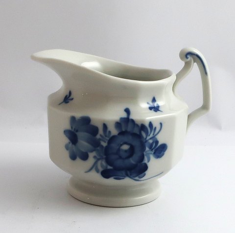 Royal Copenhagen. Blue flower. Creamer. Model 8564. Height 8.4 cm. (1 quality)