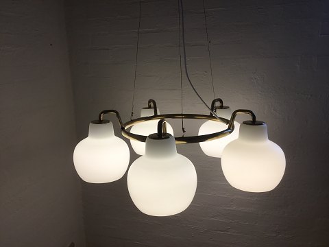 Vilhelm Lauritzen
5-armed Ringkrone
with white glass shades

