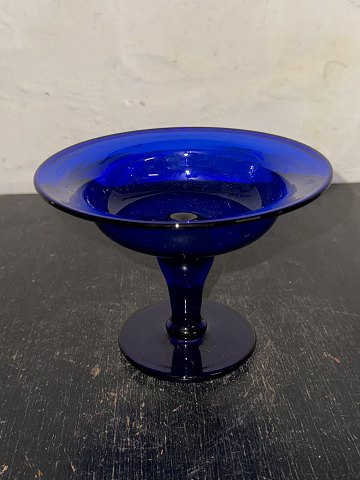 Sukkerskål på fod i blåt glas