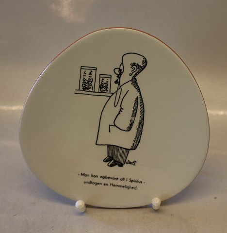 Knabstrup Trekantet platte  ca 16 cm Storm P: Man kan opbevare alt i spiritus 
...