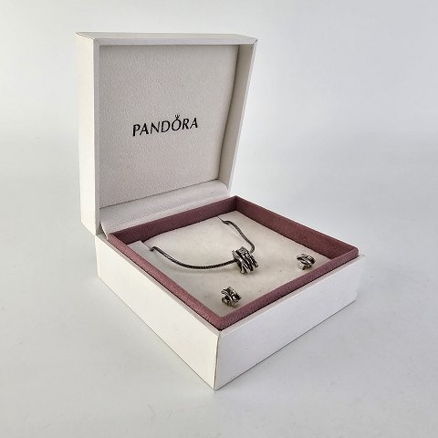 Pandora 
Halskæde og øreringe
925s
