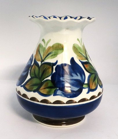 Aluminia. Fajance vase. Model 223 / 311. Højde 15 cm.