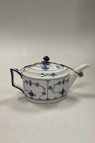 Royal Copenhagen Musselmalet Riflet Thekande No. 254