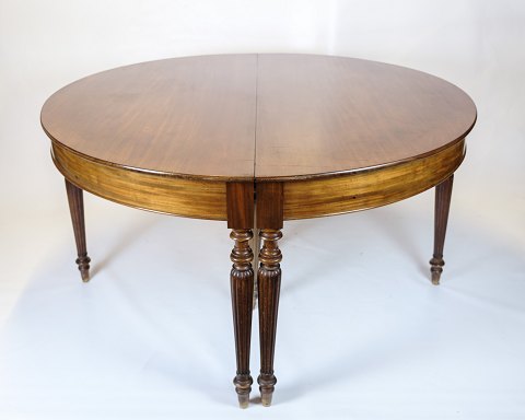 Antique Round Dining Table - Hand Polished Mahogany - Round Legs With Grooves - 
Incl. 5 Extension Leaves - 1840s
Great condition
