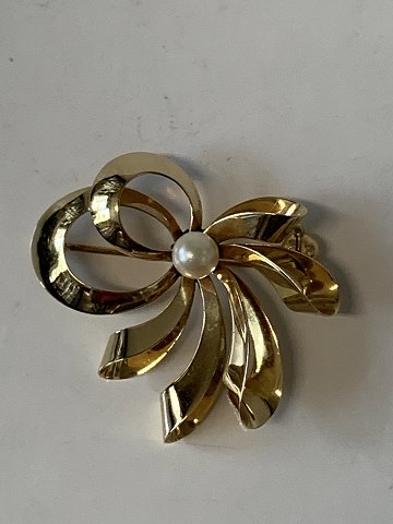 Gold brooch