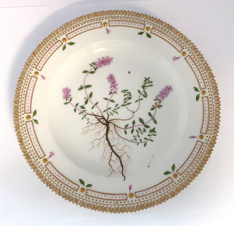 Royal Copenhagen, Flora Danica. Middags tallerken. Design #3549. Diameter 25 cm. 
(1 sortering). Thymus chamaedrys Fr