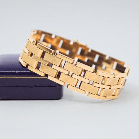 Ove Fogh Pedersen; A bracelet of 14k gold