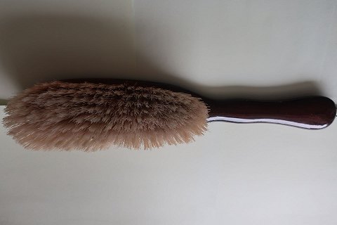 An old clothes brush
From about the beginning of the 1900-years
L: 30
In a very good condition