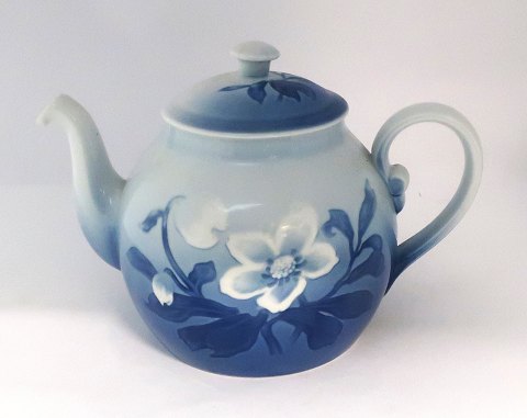 Christmas rose. Bing & Grondahl. Teapot. Model 92. Height 16 cm. (2 quality).