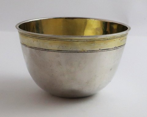 Jens Jensen Klitgaard, Copenhagen (1679-1747). Silver cup (830). Height 4.3 cm. 
Diameter 7 cm. Silver stamp 1718.