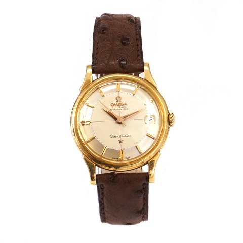 Omega Constellation Pie Pan i 18kt guld med box og 
certifikat ref. 14382 82SC solgt 01.06 1961. 
Kaliber 561. D: 34mm