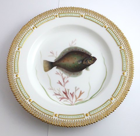 Royal Copenhagen. Fauna Danica. Fish Plate. Dinner plate. Model # 19 - 3549. 
Diameter 25 cm. (1 quality). Pleuronectes platessa