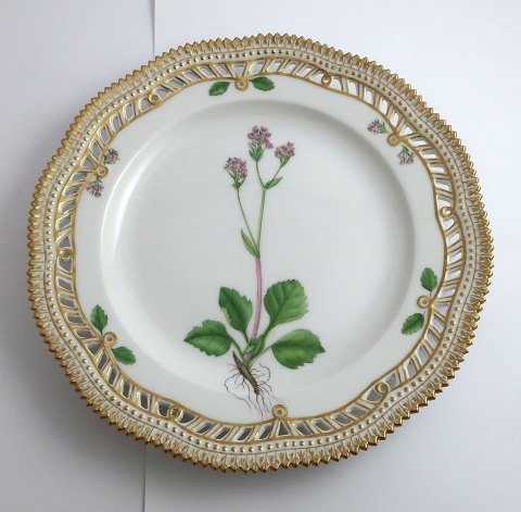 Royal Copenhagen Flora Danica. Lunch plate with open-work border. Design # 3554. 
Diameter 23 cm. (1 quality). Saxifraga nivalis L