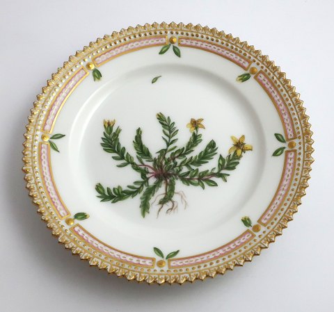 Royal Copenhagen, Flora Danica. Cake plate. Design # 3552. Diameter 14,5 cm. (1 
quality). Hypericum humifusum L