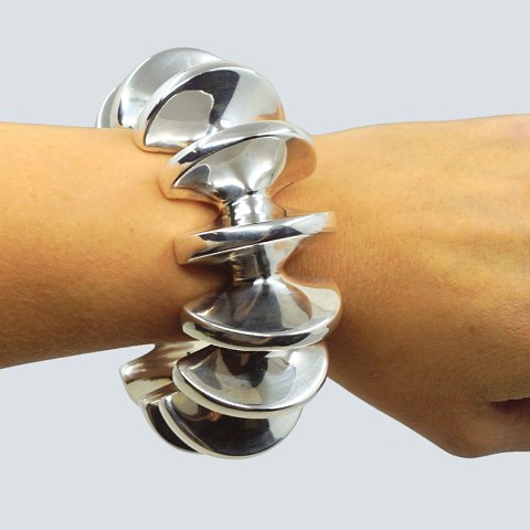 Nanna Ditzel, Georg Jensen; Clementine bangle in silver, no. 121