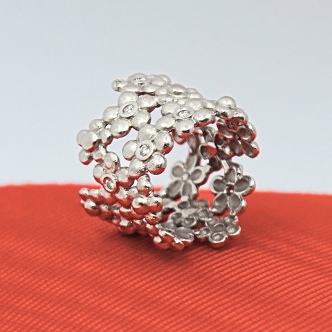 Ole Lynggaard; Elderflower ring of 14k white gold, set with diamonds