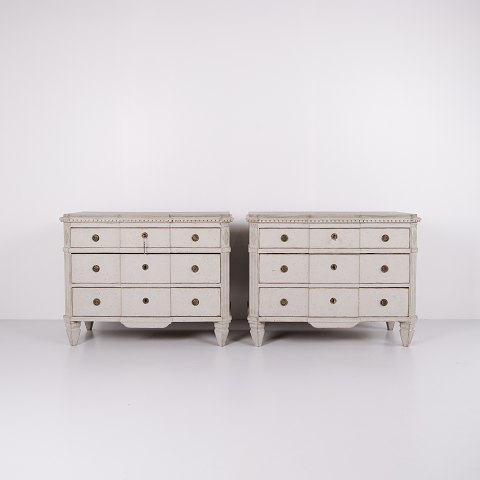 A Pair of Gustavian Chests of Drawers in Grey-White Paint with Patina, Year 1790
