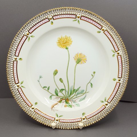 Royal Copenhagen, Flora Danica; Dinnerplate 25,5 cm. No 3549