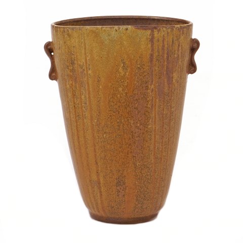 Arne Bang stentøjsvase i stentøj med spættet okkerfarvet glasur signeret AB 70. H: 14,2cm