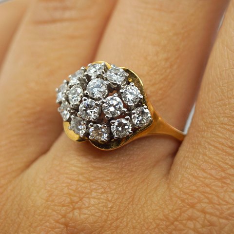 Diamond ring in 18k gold and white gold