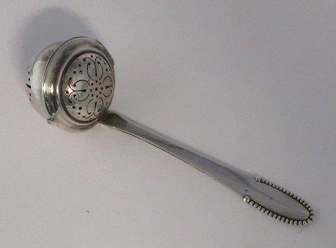 Georg Jensen. Kugle. Sterling teæg. Længde 12 cm.