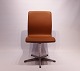 Oxford Classic kontorstol, model 336282, i cognac farvet savanne  læder af Arne 
Jacobsen og  Fritz Hansen.
5000m2 udstilling.